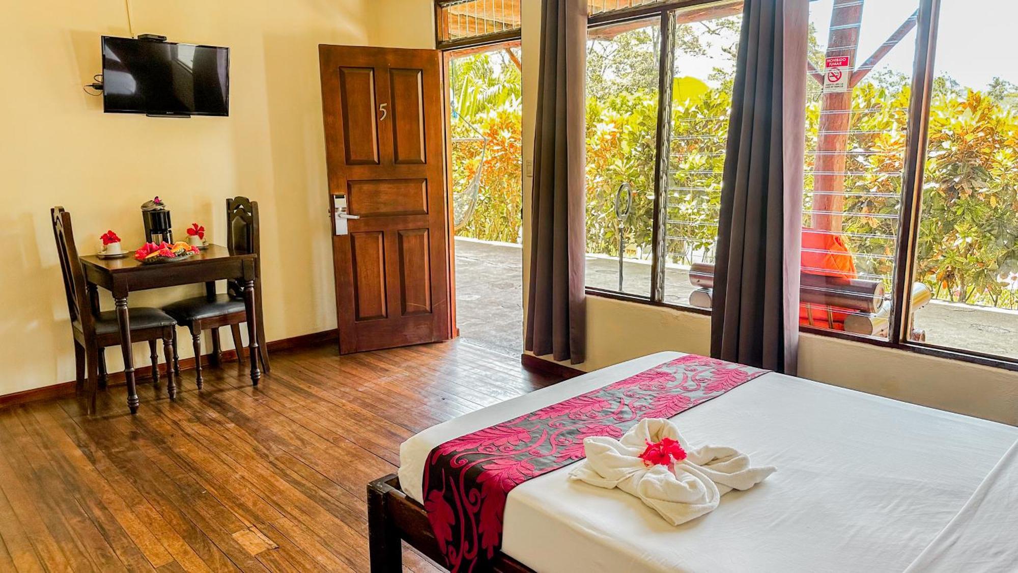 Tabulia Tree Hotel Manuel Antonio Exterior photo
