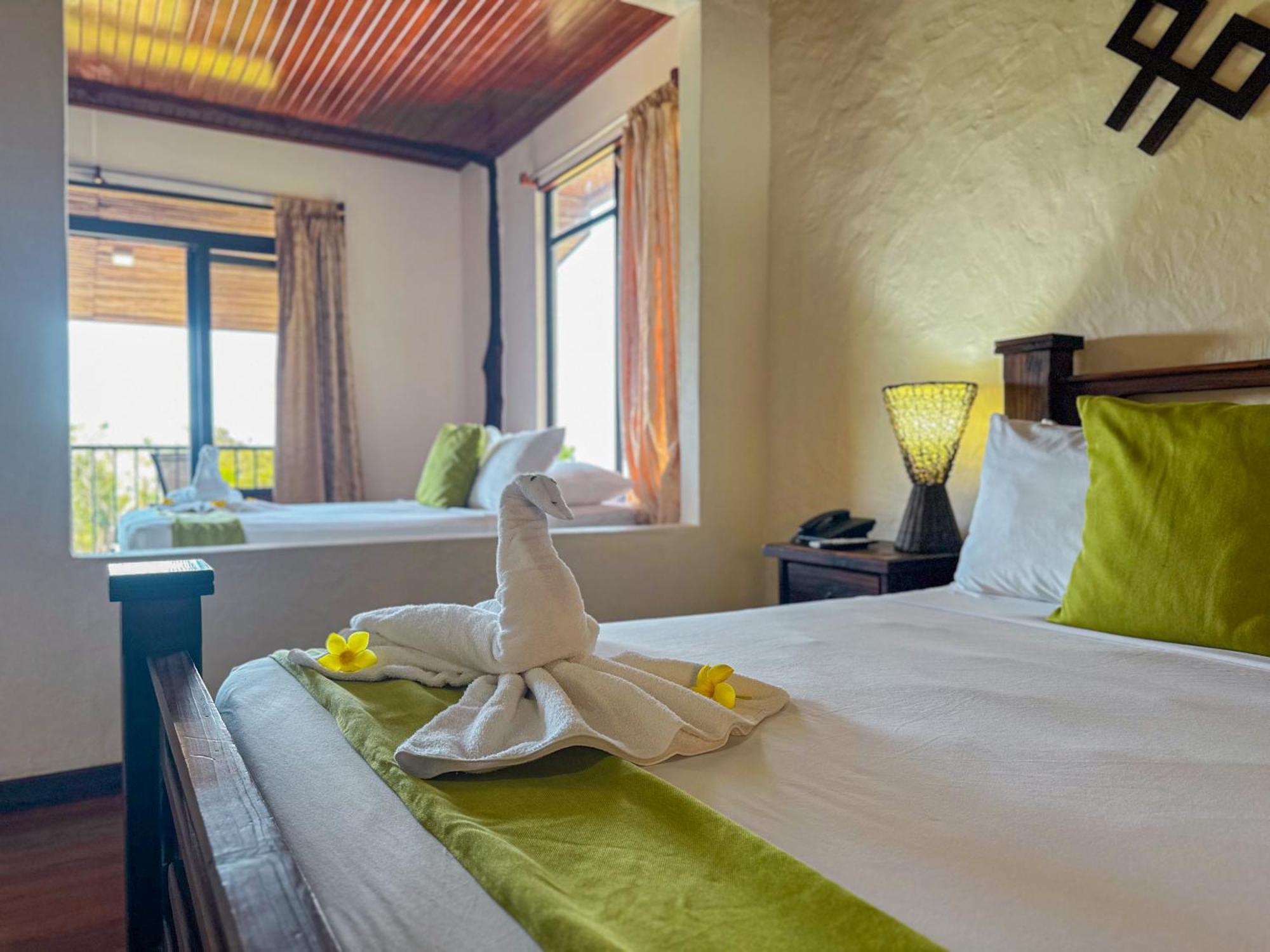 Tabulia Tree Hotel Manuel Antonio Exterior photo